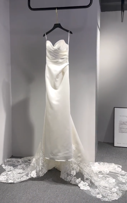 Robe de mariée sirène élégante à bretelles spaghetti en satin avec traîne en dentelle C3988