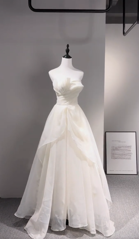 Jolie robe de mariée longue en mousseline de soie, coupe trapèze, sans bretelles, C3990