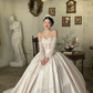 Robe de mariée longue vintage en satin, bustier, perles et manches, C3996