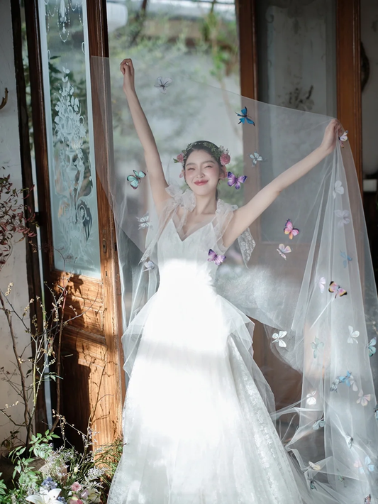 Robe de mariée longue en tulle et dentelle, coupe trapèze, bretelles spaghetti et voile, C4000