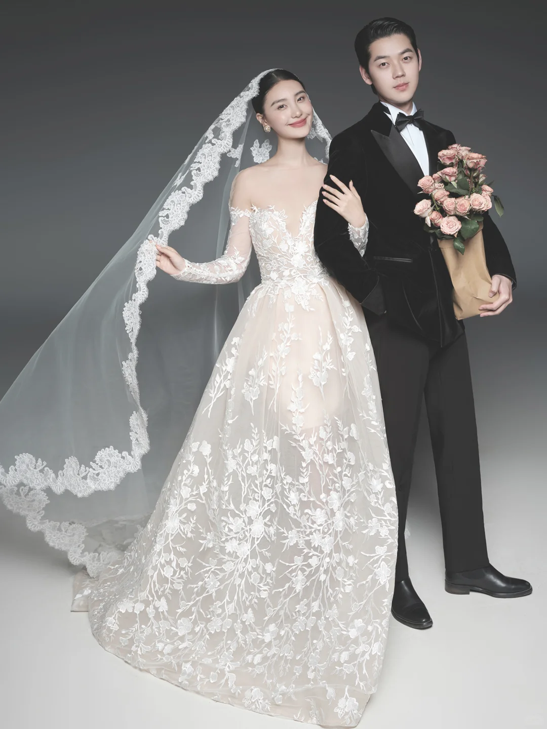 Robe de mariée vintage en satin, épaules dénudées, dos nu, manches longues, avec voile, C4002