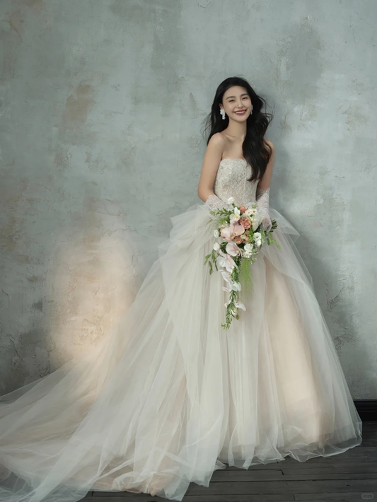 Vintage Ball Gown Strapless Tulle Lace With Gloves Long Wedding Dresses C4003