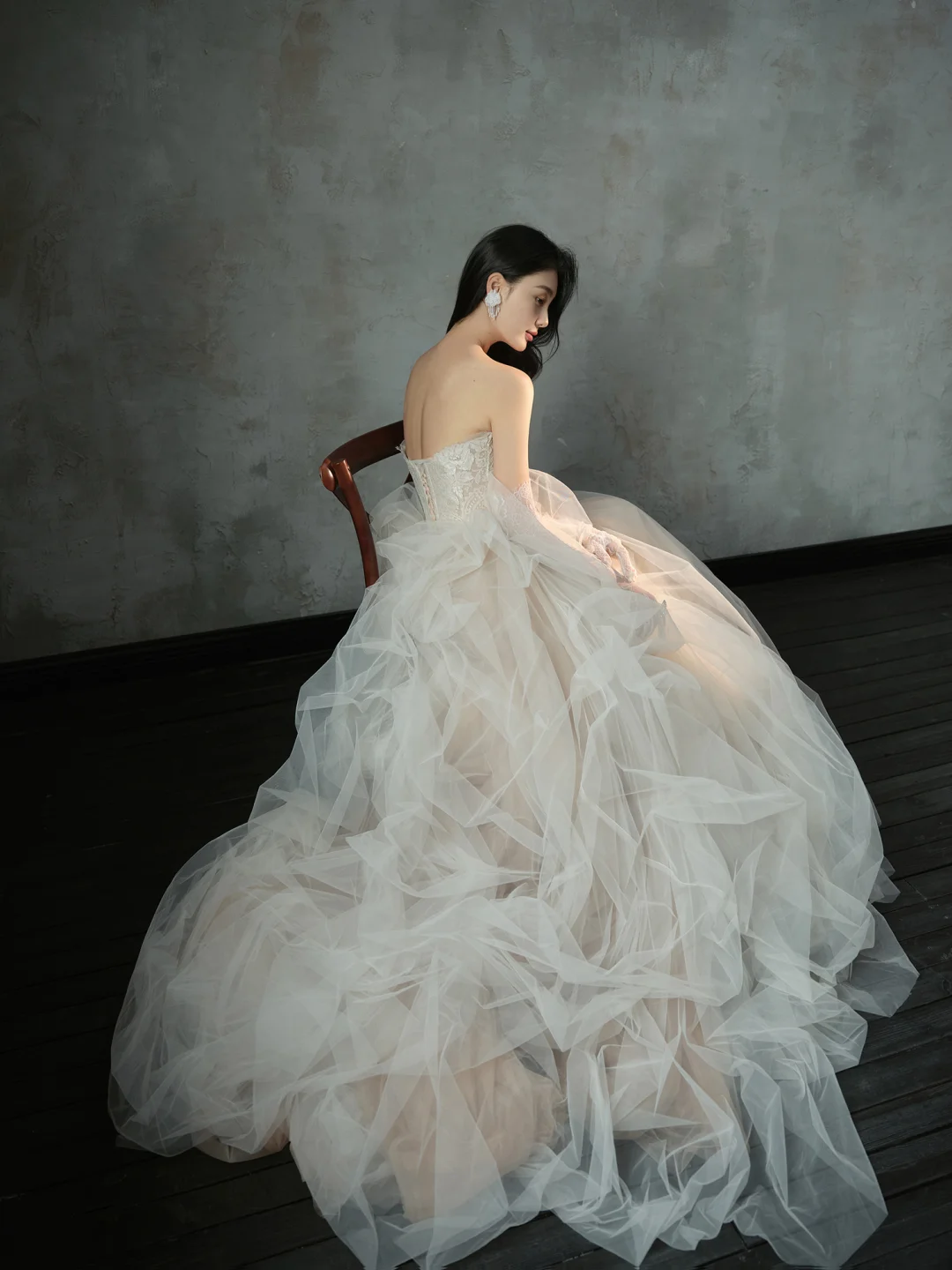 Vintage Ball Gown Strapless Tulle Lace With Gloves Long Wedding Dresses C4003