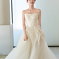 Robe de mariée longue élégante en tulle sans bretelles avec voile C4016