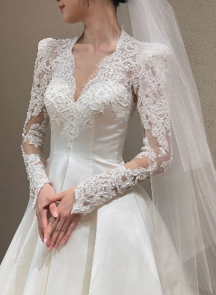 Elegant Ball Gown V Neck Satin Lace Long Sleeves With Veil Long Wedding Dresses C4020