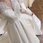 Robe de mariée élégante, col en V, satin, dentelle, manches longues, avec voile, C4020