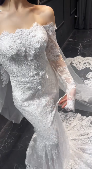 Classy Mermaid Off The Shoulder White Lace Long Sleeves With Veil Long Wedding Dresses C4021
