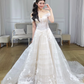 Robe de mariée longue en tulle à épaules dénudées et coupe trapèze C4026