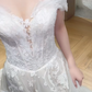Robe de mariée longue en tulle à épaules dénudées et coupe trapèze C4026