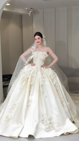 Dreamy Ball Gown Strapless Satin Applique With Veil Long Wedding Dresses C4035