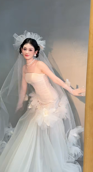 Unique Mermaid Strapless Tulle With Veil Gloves Long Wedding Dresses C4036