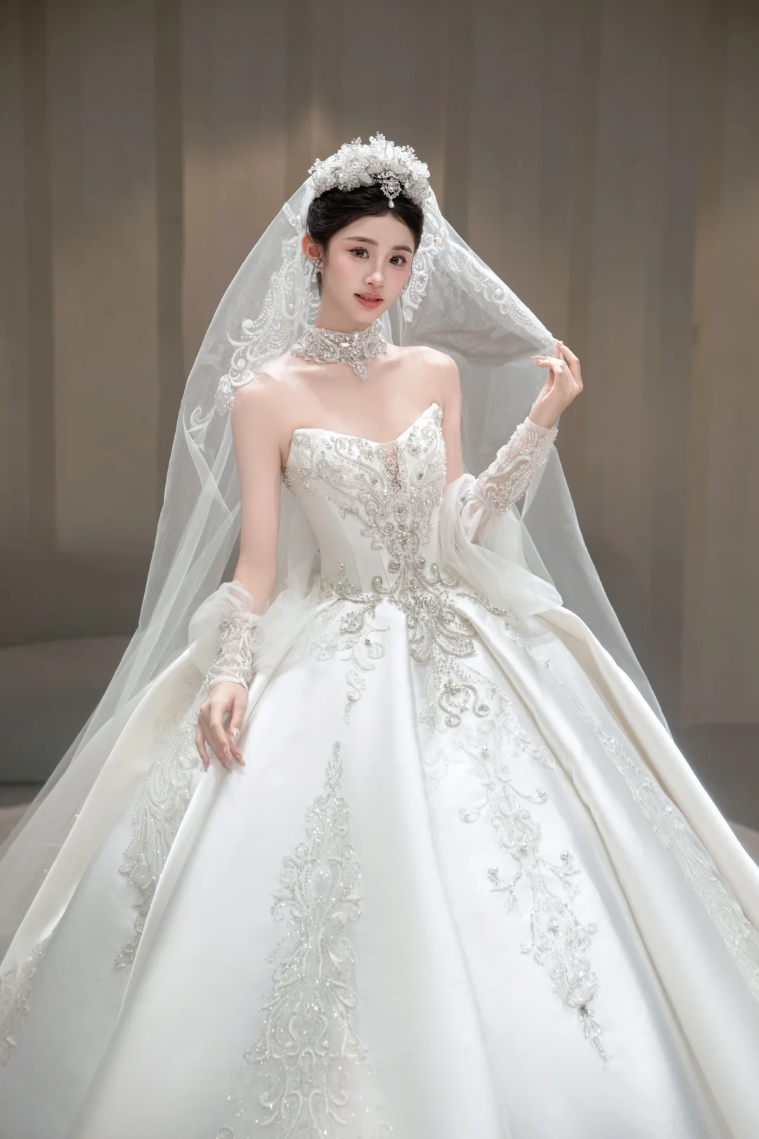 Robe de mariée longue en satin, bustier et voile, effet appliques, style bal de rêve, C4037
