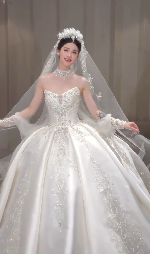 Dreamy Ball Gown Strapless Satin Applique Beaded With Veil Long Wedding Dresses C4046