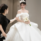 Jolie robe de mariée longue en satin à épaules dénudées C4048