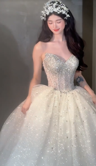 Robe de mariée longue bustier en tulle, sequins et perles, style intemporel, C4049