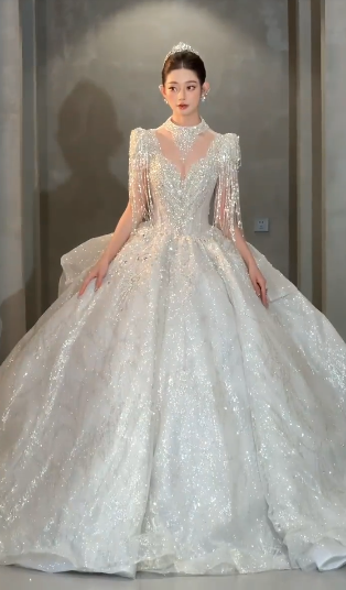 Robe de mariée longue en tulle, sequins et perles, style bal intemporel C4051