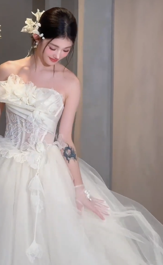 Robe de mariée longue élégante en tulle, sans bretelles, avec appliques, C4053
