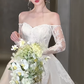 Robe de mariée élégante sirène à épaules dénudées et manches longues en dentelle C4057