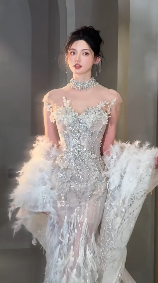 Superbe robe de mariée sirène bustier en tulle à sequins et cape longue C4058