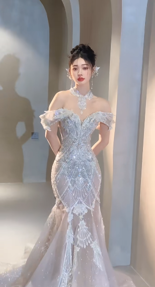 Robe de mariée longue sirène intemporelle à épaules dénudées en tulle et sequins C4061