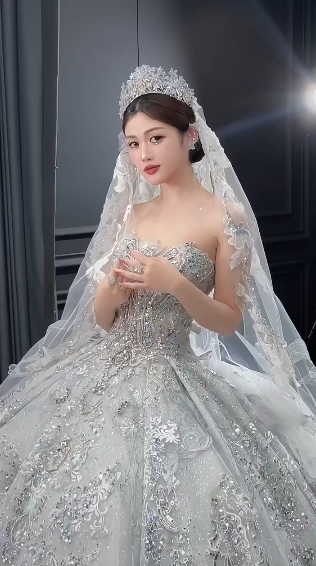Robe de mariée longue bustier en tulle, sequins et perles, avec voile, style rêveur, C4066