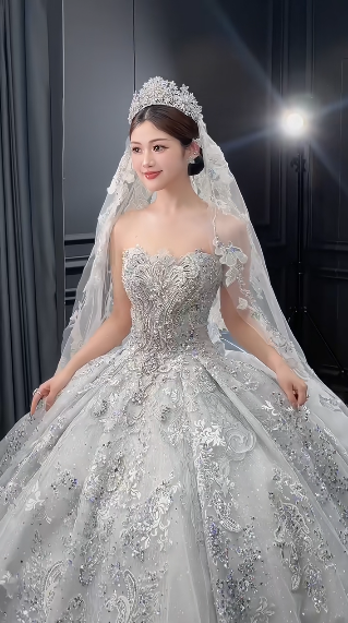 Robe de mariée longue bustier en tulle, sequins et perles, avec voile, style rêveur, C4066