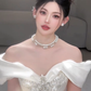 Superbe robe de mariée longue en satin, épaules dénudées, dentelle et perles, C4067