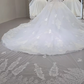 Robe de mariée longue intemporelle en tulle, col en V, dentelle, manches longues et traîne, C4068