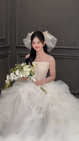 Robe de mariée longue en tulle, élégante et bustier, C4071