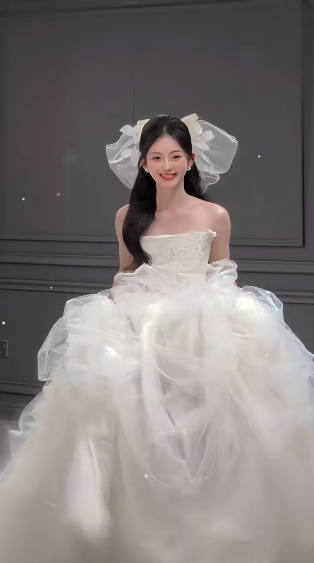 Robe de mariée longue en tulle, élégante et bustier, C4071