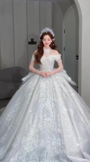 Robe de mariée longue intemporelle en tulle, épaules dénudées, sequins et perles, C4072