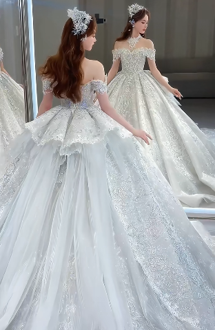 Robe de mariée longue intemporelle en tulle, épaules dénudées, sequins et perles, C4072