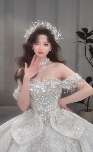 Superbe robe de mariée longue en tulle, épaules dénudées, sequins et perles, C4074