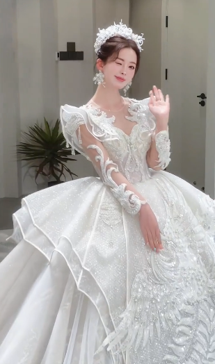 Robe de mariée longue en tulle, paillettes et perles, manches longues, C4075
