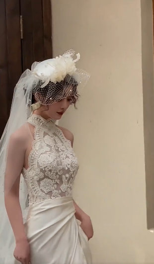 Robe de mariée longue vintage sirène en satin et dentelle avec voile C4079