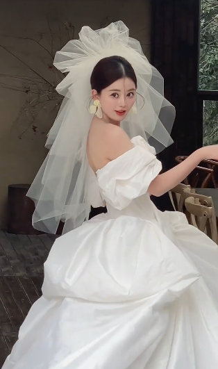 Elegant Ball Gown Off The Shoulder Satin With Veil Long Wedding Dresses C4080