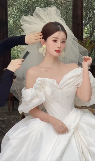 Elegant Ball Gown Off The Shoulder Satin With Veil Long Wedding Dresses C4080