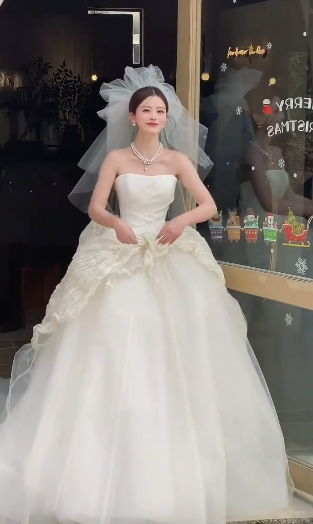 Robe de mariée longue en satin et tulle, sans bretelles, avec voile, C4081