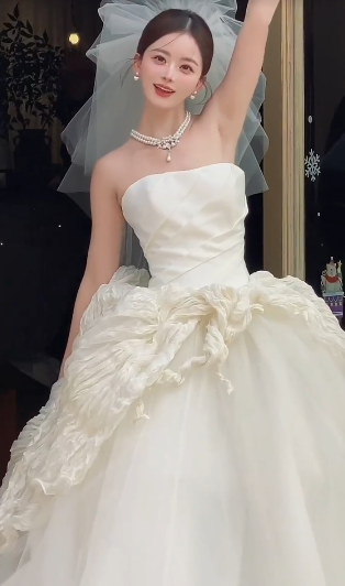 Robe de mariée longue en satin et tulle, sans bretelles, avec voile, C4081