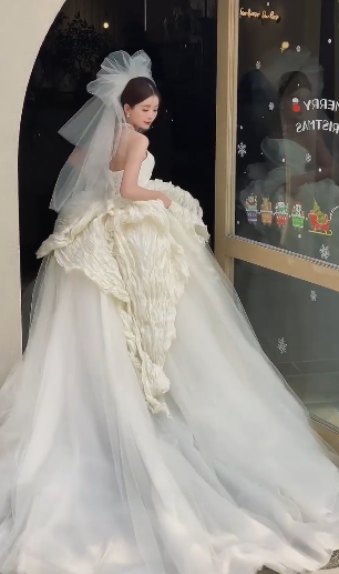 Robe de mariée longue en satin et tulle, sans bretelles, avec voile, C4081