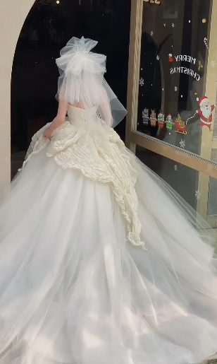 Robe de mariée longue en satin et tulle, sans bretelles, avec voile, C4081
