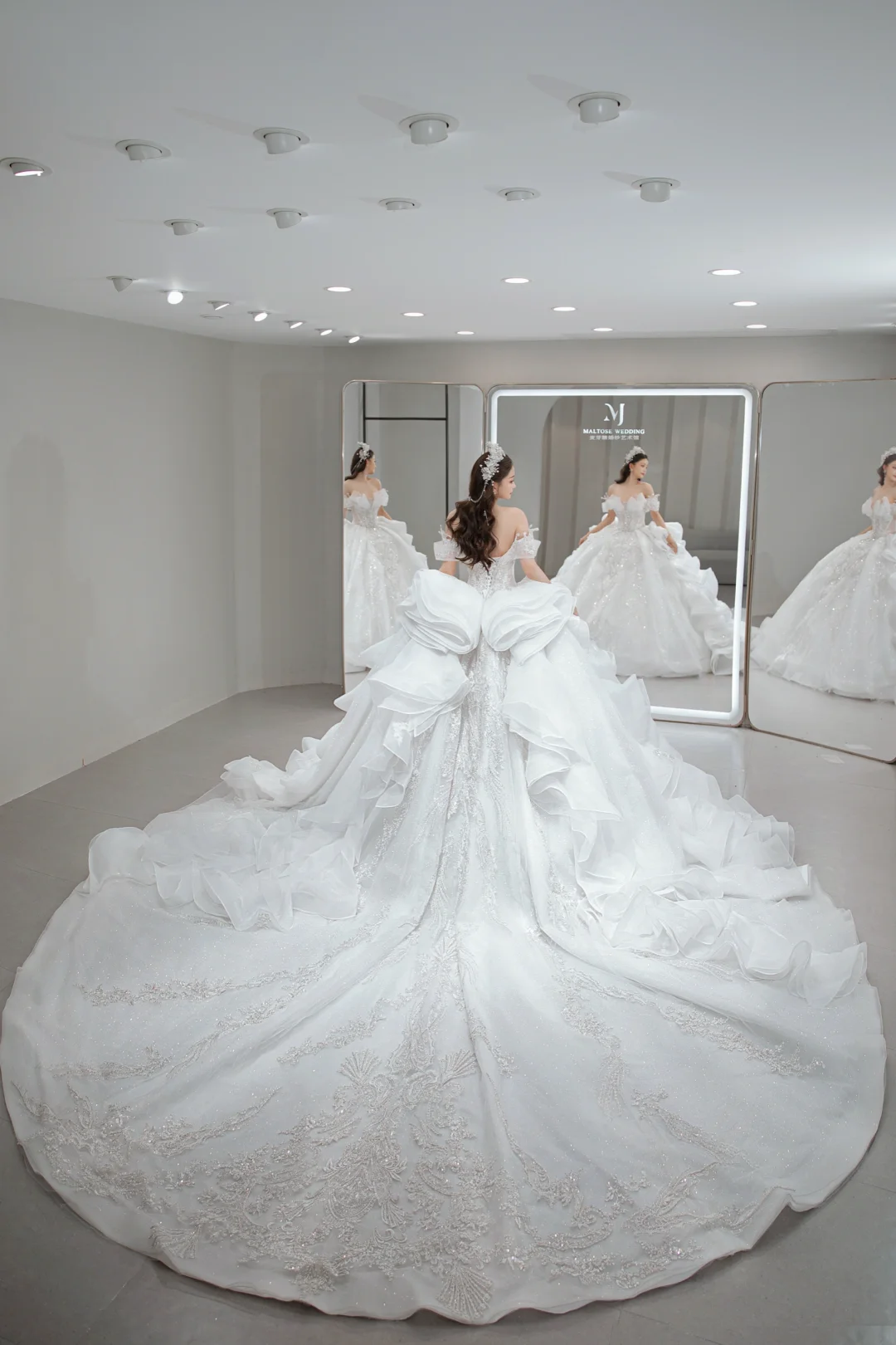 Robe de mariée longue en tulle et sequins, épaules dénudées, style bal intemporel, C4082