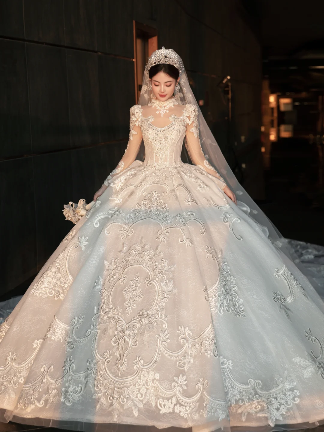 Robe de mariée de rêve en tulle et dentelle, manches longues, avec voile, C4089