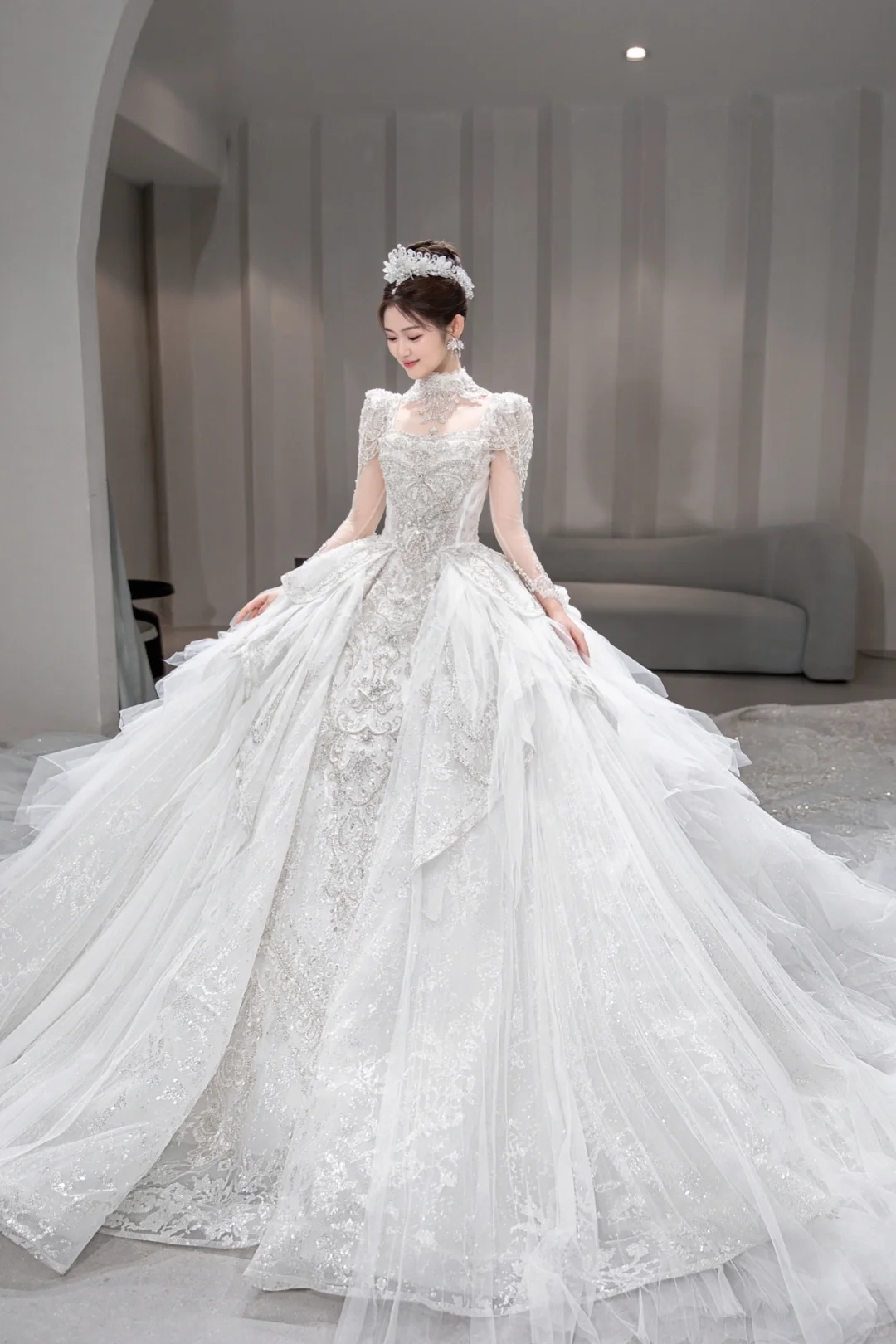 Superbe robe de mariée longue en tulle et paillettes, manches longues, C4090