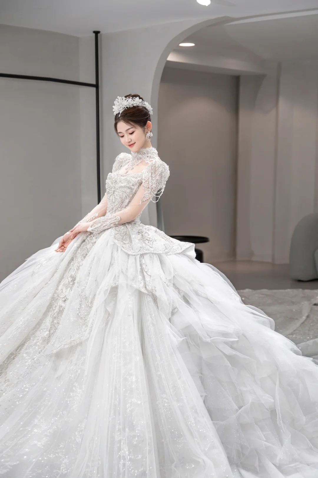 Superbe robe de mariée longue en tulle et paillettes, manches longues, C4090