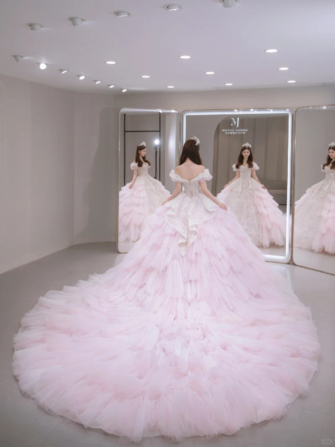 Robe de mariée longue en tulle à épaules dénudées et col rond, style unique, C4092