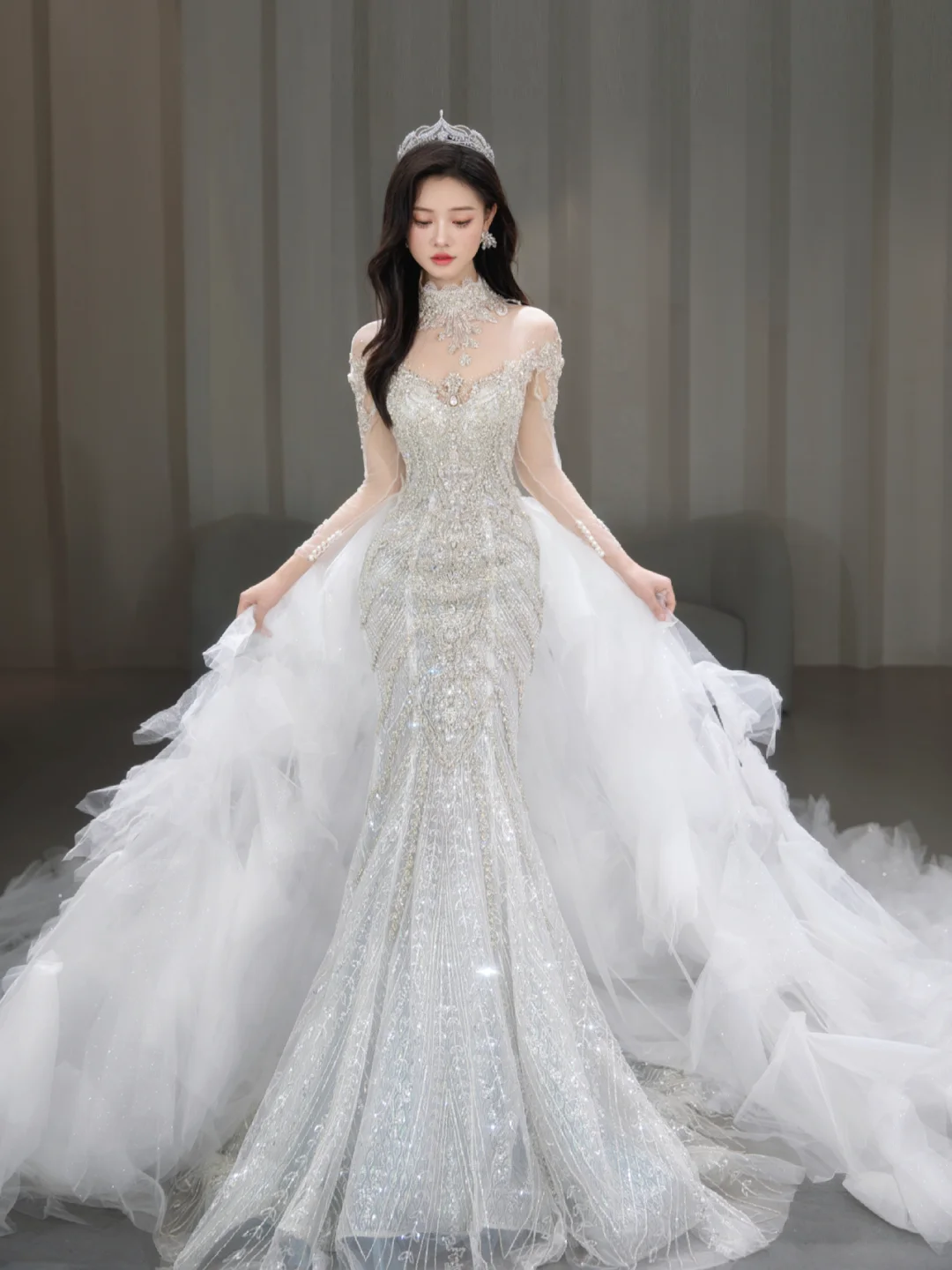 Robe de mariée sirène intemporelle en tulle, sequins, perles, manches longues, C4093