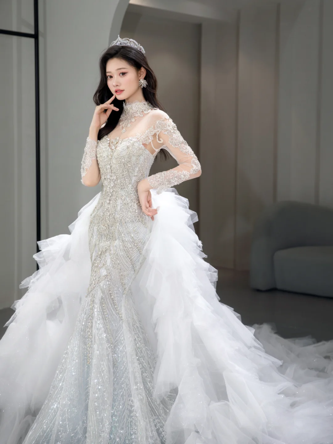 Robe de mariée sirène intemporelle en tulle, sequins, perles, manches longues, C4093