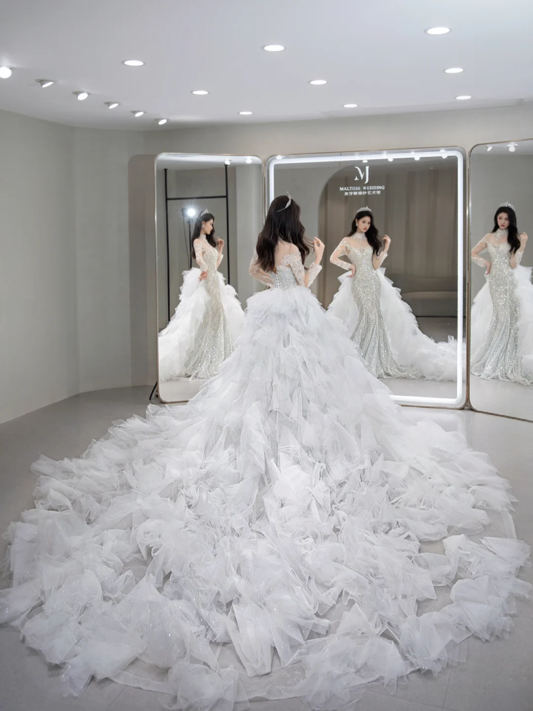Robe de mariée sirène intemporelle en tulle, sequins, perles, manches longues, C4093