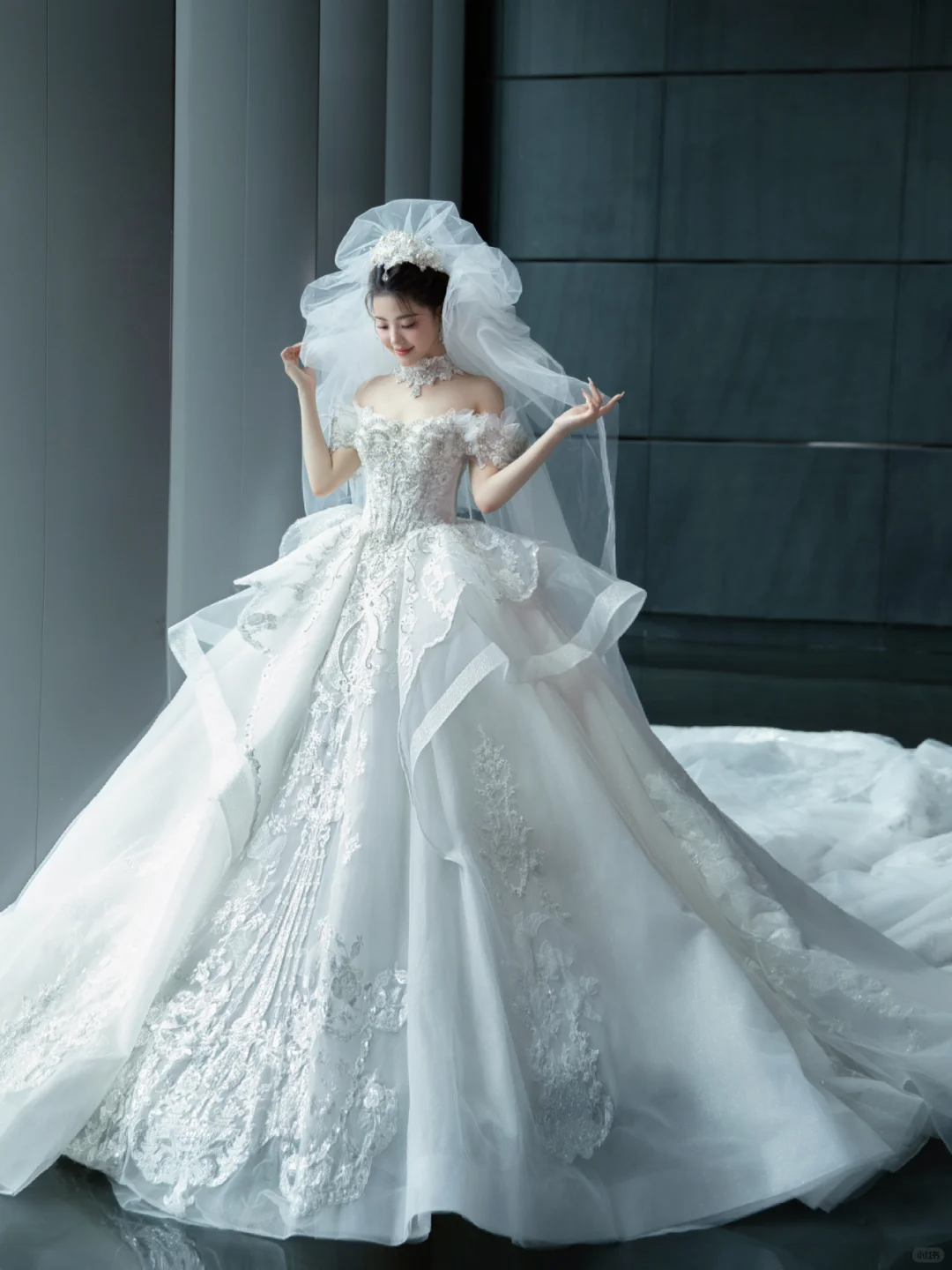 Robe de mariée longue en tulle blanc et dentelle, épaules dénudées, avec voile, C4098